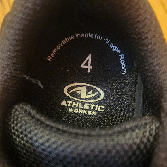 GUC Athletic Works unisex size 4 Baby shoes black/white boy or girl - Picture 2 of 3